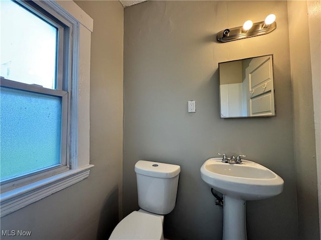 483 E 128th St, Cleveland, OH 44108 - bathroom featuring toilet