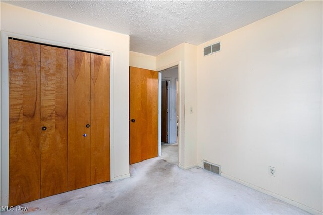 1580 S Hametown Rd, Copley, OH 44321 - unfurnished bedroom with a closet, carpet, a textured ceiling, and baseboards