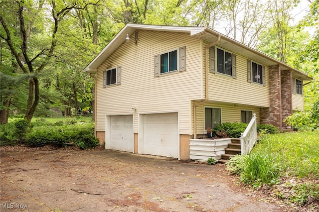 1580 S Hametown Rd, Copley, OH 44321 - view of front facade with an attached garage and asphalt driveway