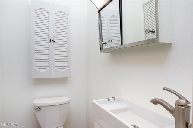 1580 S Hametown Rd, Copley, OH 44321 - bathroom with toilet
