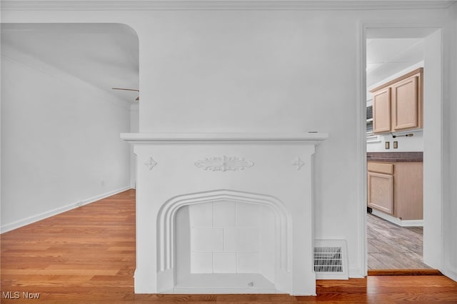 21650 Wilmore Ave, Euclid, OH 44123 - detailed view of wood finished floors, ornamental molding, ceiling fan, and baseboards
