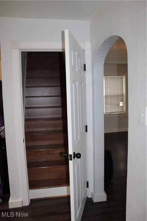 504 Williams Ave, East Liverpool, OH 43920 - stairway with wood finished floors, baseboards, and arched walkways