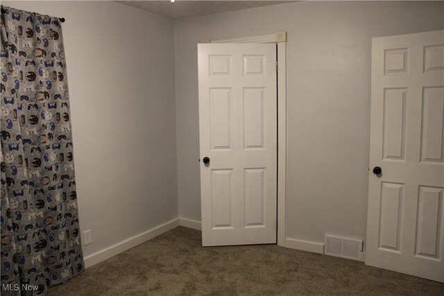 504 Williams Ave, East Liverpool, OH 43920 - unfurnished bedroom featuring dark carpet and baseboards