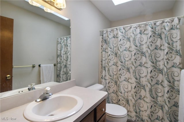 28420 Glen Hollow Ln, Olmsted Falls, OH 44138 - bathroom with toilet, vanity, and curtained shower