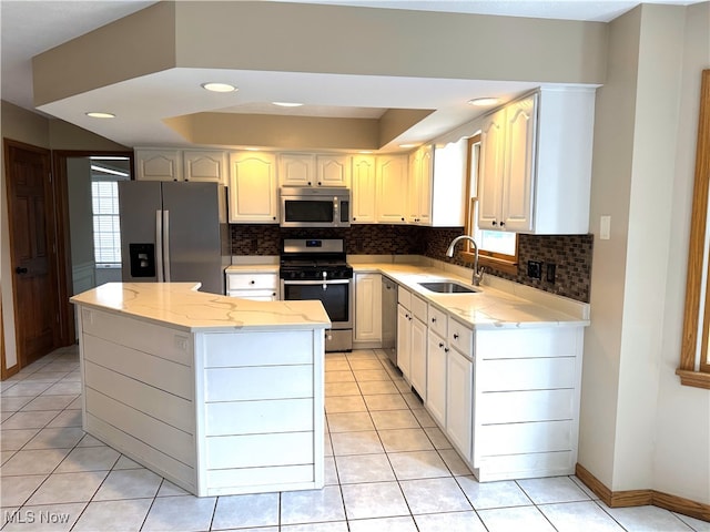 2761 Timberline Dr, Cortland, OH 44410 - kitchen featuring stainless steel appliances, a sink, a center island, decorative backsplash, and light stone countertops