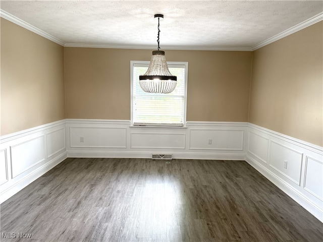 2761 Timberline Dr, Cortland, OH 44410 - spare room with a textured ceiling, dark wood-type flooring, a wainscoted wall, ornamental molding, and a chandelier
