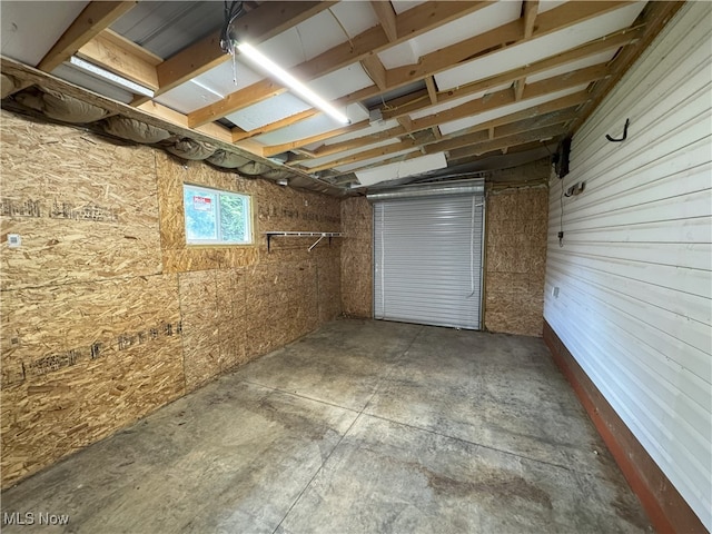 2761 Timberline Dr, Cortland, OH 44410 - basement featuring a garage