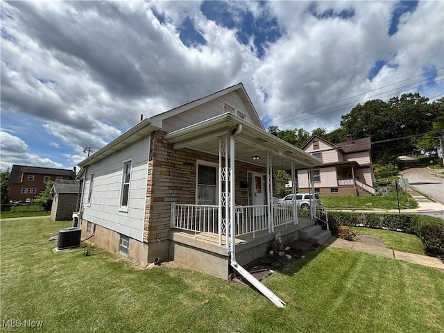 333 Heaslett Ave, Weirton, WV 26062 - view of front of property with a porch and a front yard