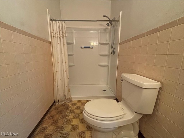 333 Heaslett Ave, Weirton, WV 26062 - bathroom featuring tile walls, curtained shower, a wainscoted wall, and toilet