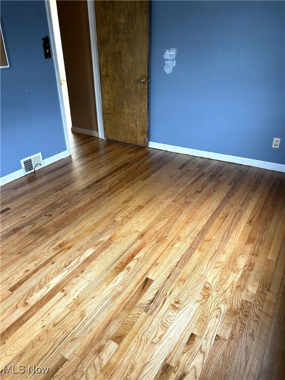 1214 Wentworth Ave, Toronto, OH 43964 - unfurnished room with wood finished floors and baseboards