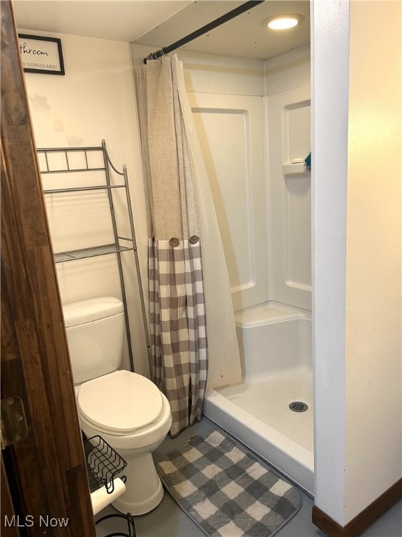 1214 Wentworth Ave, Toronto, OH 43964 - bathroom with toilet and a shower stall