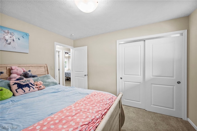 6270 Springwood Rd, Parma Heights, OH 44130 - bedroom featuring light colored carpet and a closet