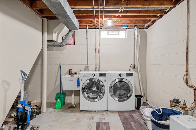 6270 Springwood Rd, Parma Heights, OH 44130 - washroom featuring independent washer and dryer