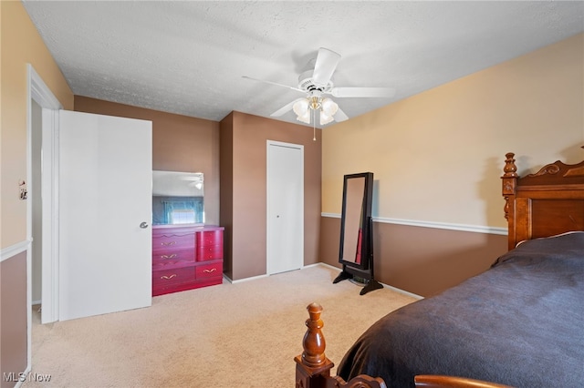 6874 Stratford Cir Unit D, Mentor, OH 44060 - bedroom featuring carpet, a ceiling fan, and a textured ceiling