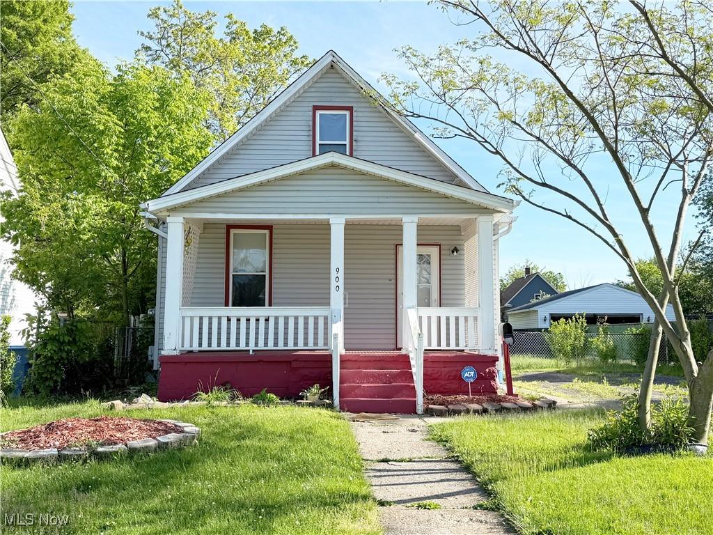 900 E 34th St, Lorain, OH 44055 - bungalow-style house with covered porch