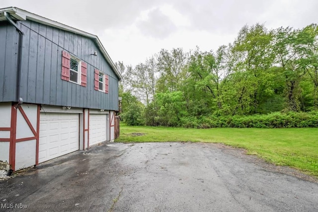 29655 Buck Rd, Salem, OH 44460 - garage featuring driveway