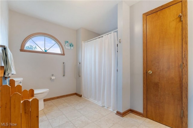 3645 Glen Eagles Blvd, Green, OH 44685 - bathroom featuring toilet, curtained shower, baseboards, and tile patterned floors