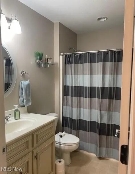 170 Sandy Ct Unit 11, New Middletown, OH 44442 - full bathroom featuring vanity, toilet, a shower with curtain, and tile patterned floors
