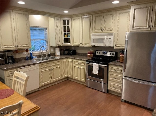 170 Sandy Ct Unit 11, New Middletown, OH 44442 - kitchen featuring appliances with stainless steel finishes, a sink, recessed lighting, wood finished floors, and dark countertops
