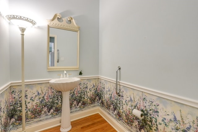 835 Thelma Dr, Wadsworth, OH 44281 - bathroom featuring wood finished floors