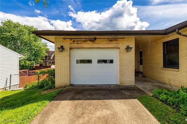 625 Henry St, Toronto, OH 43964 - garage with driveway