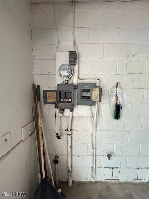 1081 Carver Rd, Cleveland Heights, OH 44112 - utilities featuring electric meter