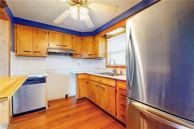 2920 Linda Way, Steubenville, OH 43952 - kitchen with appliances with stainless steel finishes, a sink, wood finished floors, a ceiling fan, and light countertops
