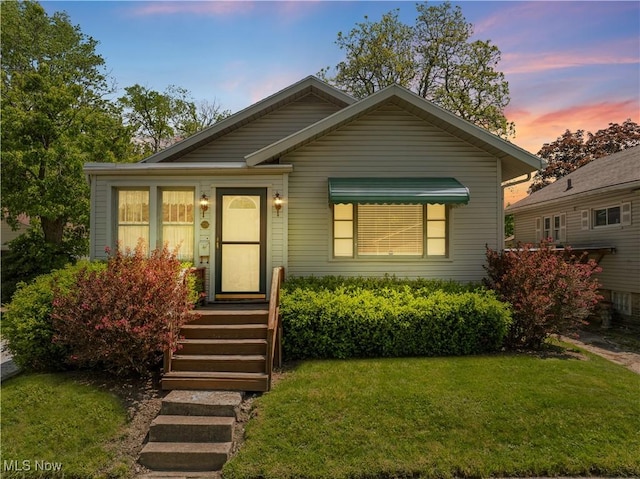 226 N 19th St, Sebring, OH 44672 - bungalow-style house featuring a lawn