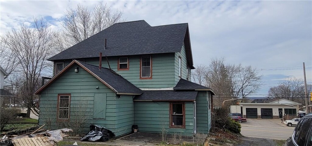 323 W Liberty, Hubbard, OH 44425 - photo 2