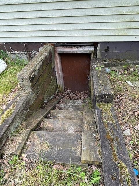 1445 E County Line Rd, Mineral Ridge, OH 44440 - exterior view of a bulkhead entry