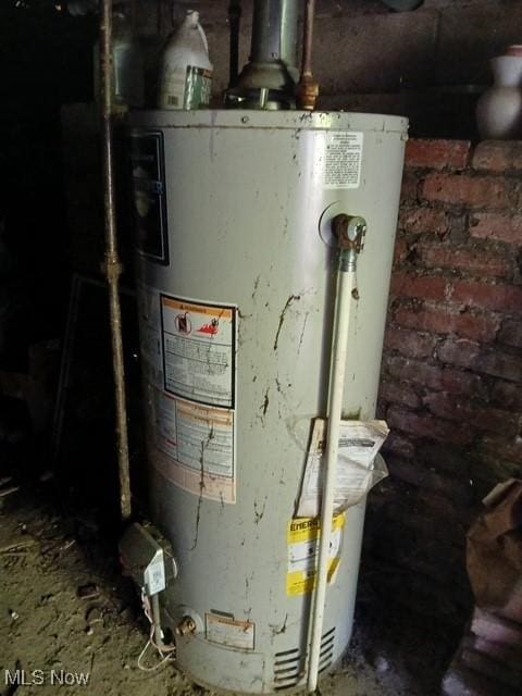 1445 E County Line Rd, Mineral Ridge, OH 44440 - utilities featuring water heater