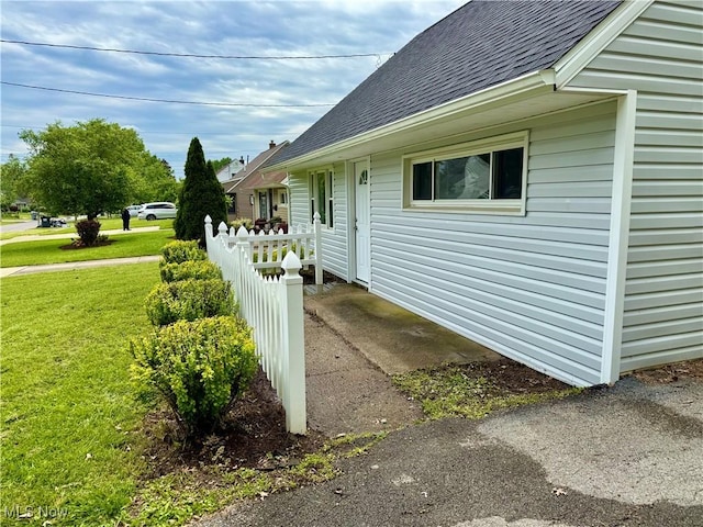 356 N Edgehill Ave, Austintown, OH 44515 - view of property exterior featuring a shingled roof