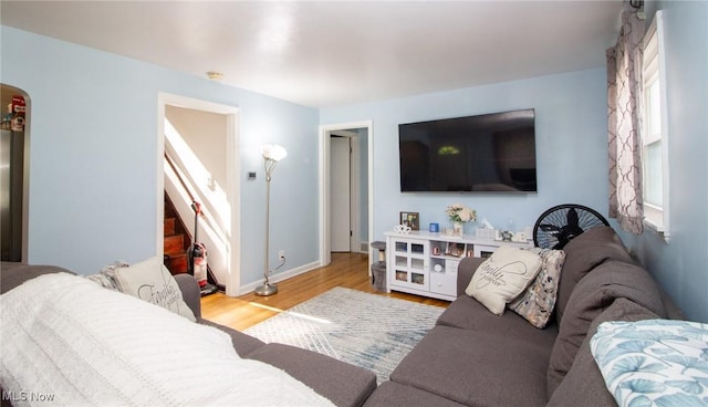 2464 Lyon Blvd, Poland, OH 44514 - living room featuring wood finished floors, arched walkways, and baseboards