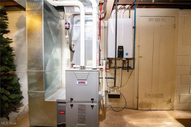 2464 Lyon Blvd, Poland, OH 44514 - utility room with water heater