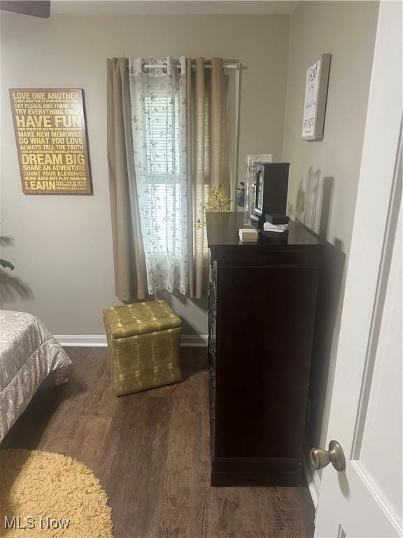 12704 Oak Park Blvd, Garfield Heights, OH 44125 - bedroom featuring wood finished floors and baseboards