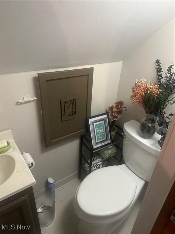 12704 Oak Park Blvd, Garfield Heights, OH 44125 - half bath featuring vanity and toilet
