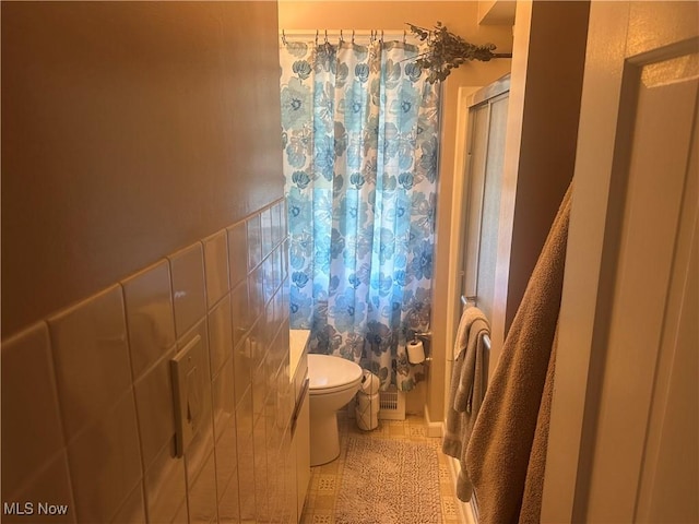 12704 Oak Park Blvd, Garfield Heights, OH 44125 - full bath with toilet, curtained shower, and tile patterned floors