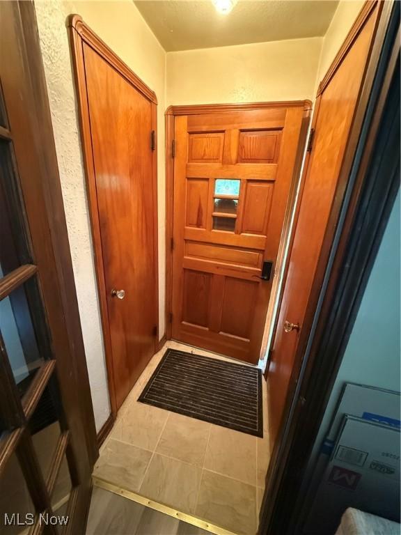 7511 Jameson Rd, Parma, OH 44129 - view of doorway