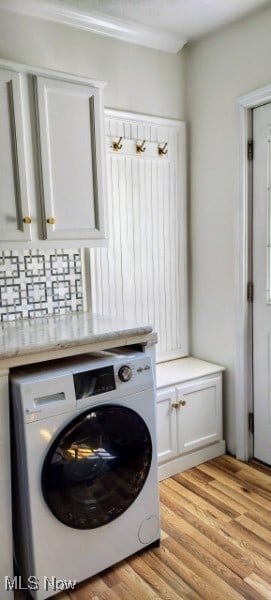 131 N Walnut St, Ravenna, OH 44266 - laundry area featuring washer / dryer, cabinet space, and light wood-style floors