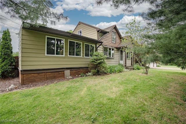 7170 Lafayette Rd, Medina, OH 44256 - view of front of house with a front lawn