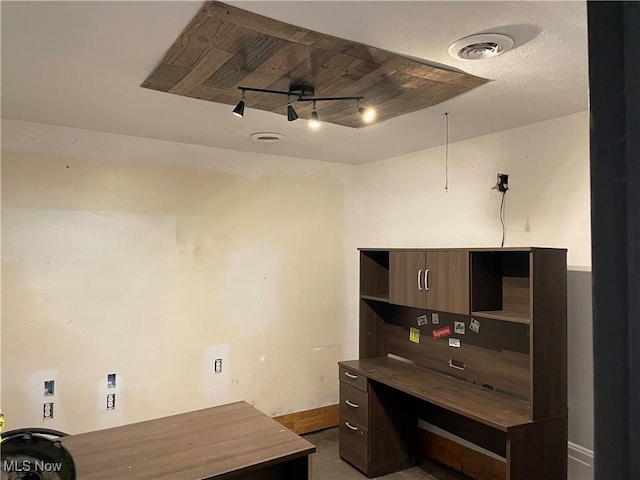 405 Bliss Ave, Conneaut, OH 44030 - office area with a ceiling fan