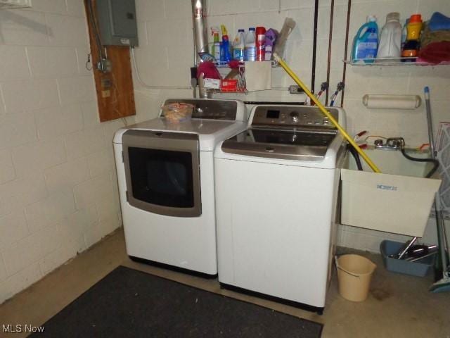 816 Gino Ln Unit 816, Cleveland, OH 44109 - washroom featuring washer and dryer, concrete block wall, a sink, and electric panel
