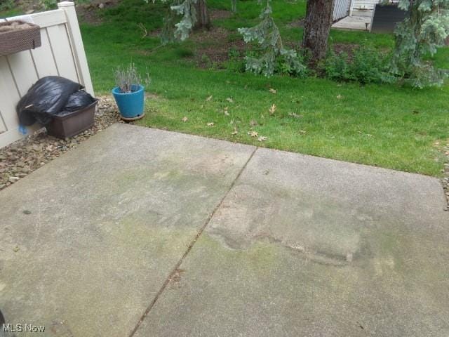 816 Gino Ln Unit 816, Cleveland, OH 44109 - view of grassy yard with a patio area