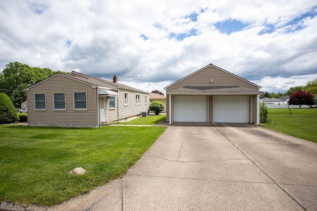 430 W Harvey St, Struthers, OH 44471 - view of front of home featuring a front yard and a detached garage