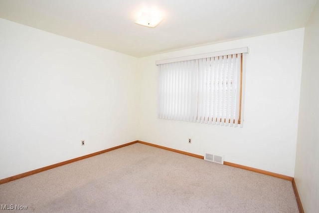 430 W Harvey St, Struthers, OH 44471 - carpeted empty room with baseboards
