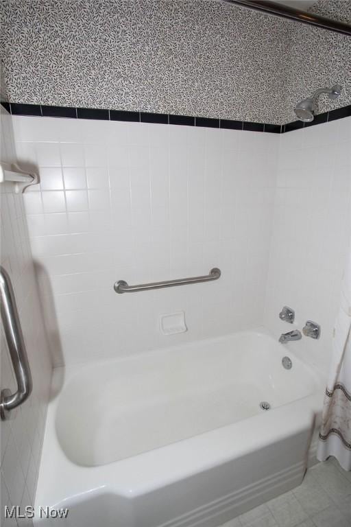 430 W Harvey St, Struthers, OH 44471 - bathroom featuring shower / tub combination