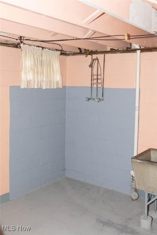 430 W Harvey St, Struthers, OH 44471 - unfinished below grade area featuring a sink