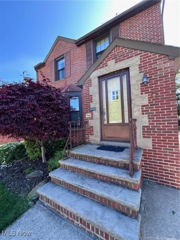 104 Sunnycliff Dr, Euclid, OH 44123 - entrance to property with brick siding