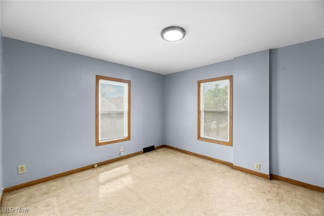 916 Kling St, Akron, OH 44311 - unfurnished room with carpet flooring and baseboards