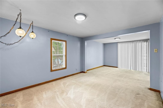 916 Kling St, Akron, OH 44311 - unfurnished room with carpet flooring and baseboards